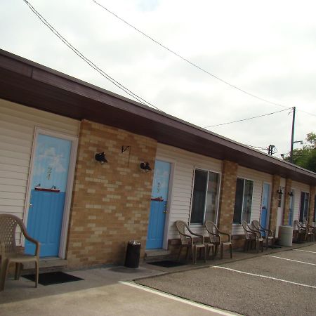 Long Ships Motel Солт Сейнт Мери Екстериор снимка