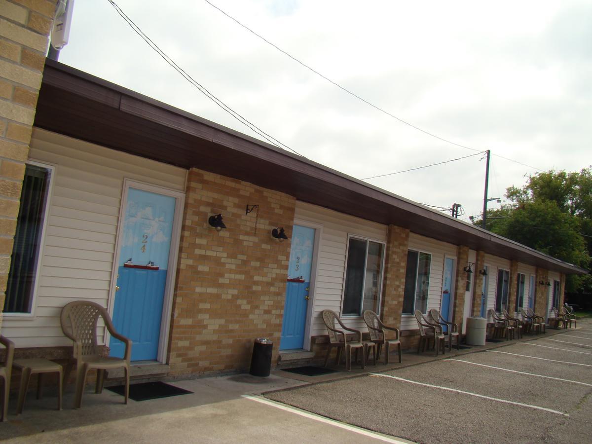 Long Ships Motel Солт Сейнт Мери Екстериор снимка
